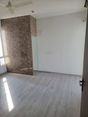 Room in 3 BHK Apartment at Hero Homes Gurgaon, Sector 104 – for Rent