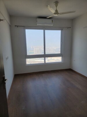 Room in 3 BHK Apartment at Hero Homes Gurgaon, Sector 104 – for Rent