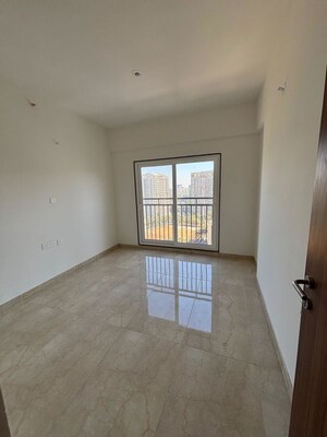 Room in 2 BHK Apartment at Shapoorji Pallonji BKC 28, Bandra East – for Rent