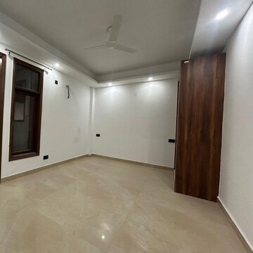 Room in 3 BHK Builder Floor at Greater Kailash ii – for Rent