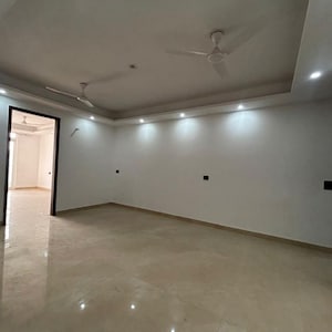Room in 3 BHK Builder Floor at Greater Kailash ii – for Rent