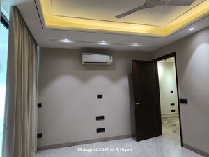 Room in 4 BHK Builder Floor at Ireo City Plots, Sector 60 – for Sale