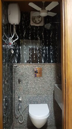 3 BHK + Pooja Room Builder Floor For Rent in Defence Colony