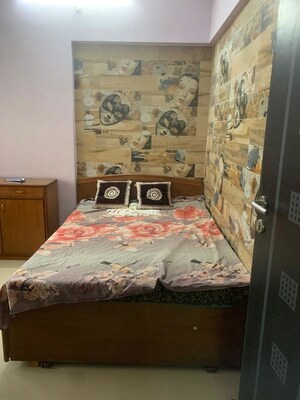 Bedroom in 2 BHK Apartment at Andheri East – for Rent