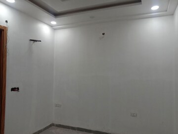 Room in 3 BHK Builder Floor at Dwarka Mor – for Sale