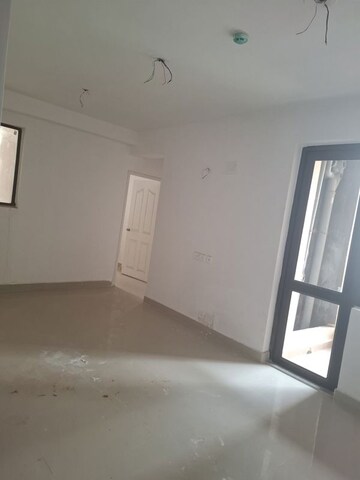 Room in 2.5 BHK Apartment at RG Luxury Homes, Sector 16b Greater Noida – for Rent