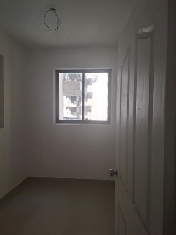 Room in 2.5 BHK Apartment at RG Luxury Homes, Sector 16b Greater Noida – for Rent