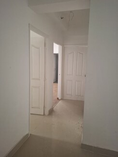 2.5 BHK + Servant Room Apartment For Rent in RG Luxury Homes