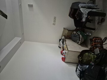 Parking in 1.5 BHK Builder Floor at Mayur Vihar – for Rent