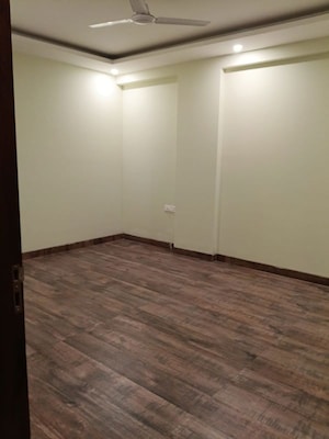 Room in 4 BHK Builder Floor at Greater Kailash ii – for Rent