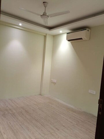 Room in 4 BHK Builder Floor at Greater Kailash ii – for Rent