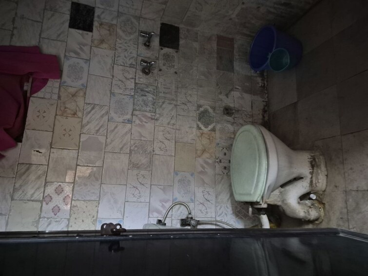 Bathroom, mayur vihar 1.5 Bedroom 450 Sq.Ft. Builder Floor In Mayur Vihar Delhi 10002504