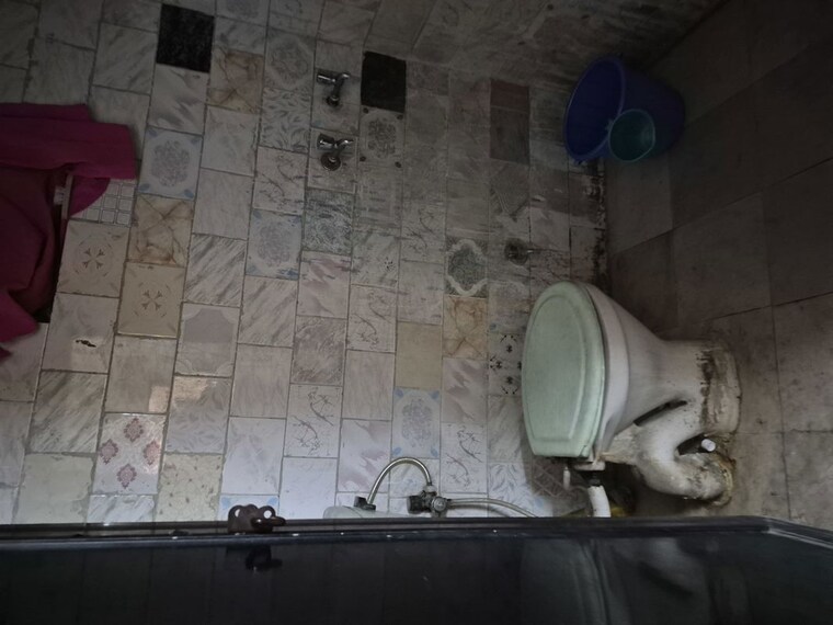 Bathroom, mayur vihar 1.5 Bedroom 450 Sq.Ft. Builder Floor In Mayur Vihar Delhi 10002504