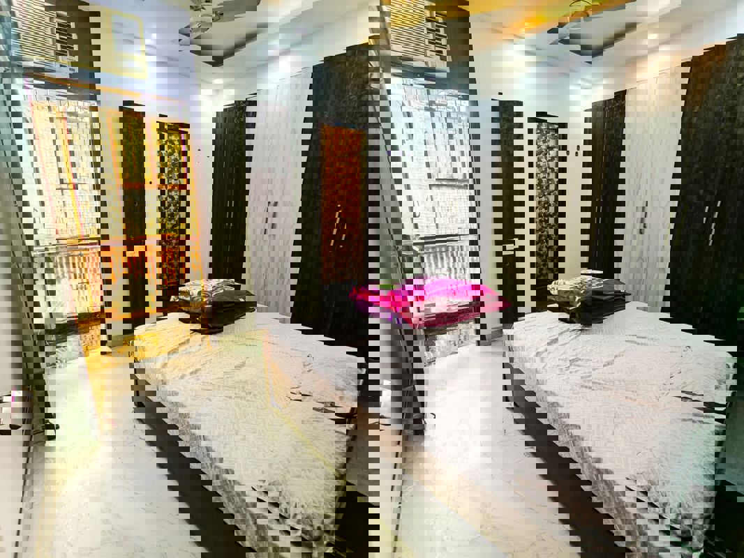 2 BHK 100 Sq.Yd. Builder Floor in Unitech Ivory Towers