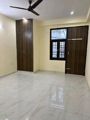 Room in 2 BHK Apartment at Chattarpur – for Rent