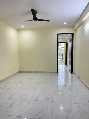 Room in 2 BHK Apartment at Chattarpur – for Rent