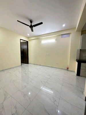 Room in 2 BHK Apartment at Chattarpur – for Rent