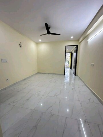 Room in 2 BHK Apartment at Chattarpur – for Rent