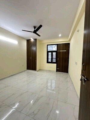 Room in 2 BHK Apartment at Chattarpur – for Rent