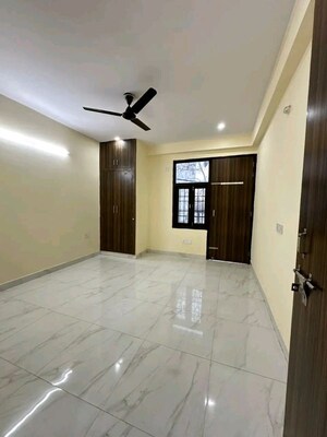 Room in 2 BHK Apartment at Chattarpur – for Rent