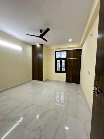 Room in 2 BHK Apartment at Chattarpur – for Rent