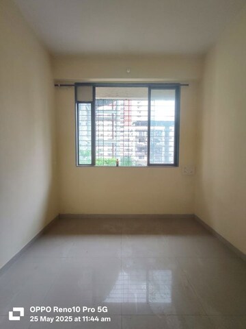 Room in 2.5 BHK Apartment at Ozone Valley, Kalwa – for Rent