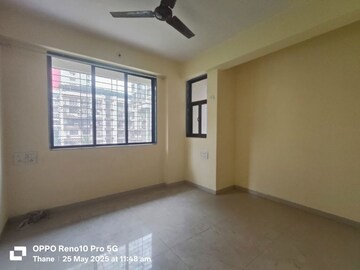 Room in 2.5 BHK Apartment at Ozone Valley, Kalwa – for Rent