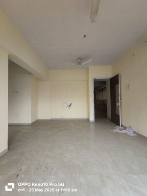 Room in 2.5 BHK Apartment at Ozone Valley, Kalwa – for Rent