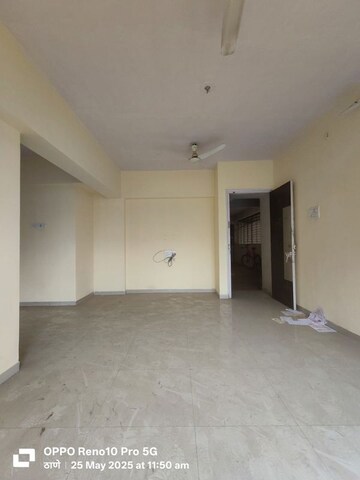 Room in 2.5 BHK Apartment at Ozone Valley, Kalwa – for Rent