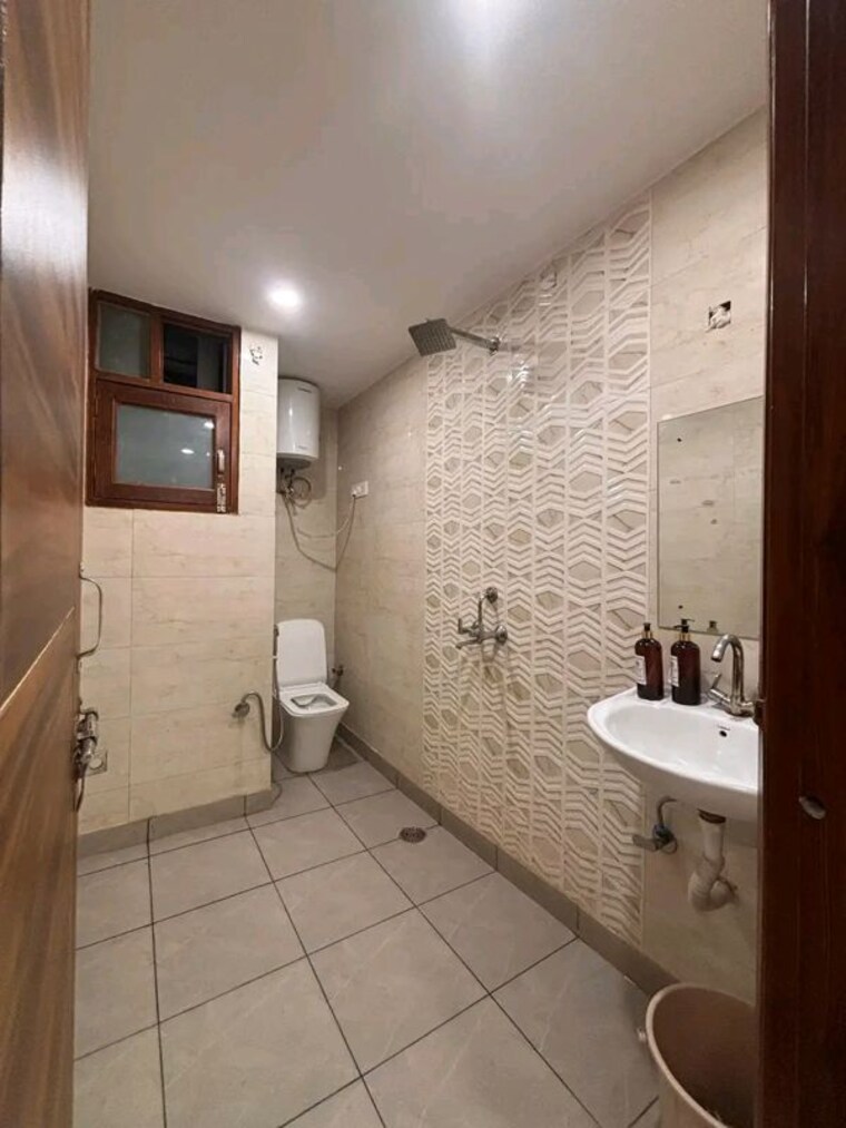 Bathroom, palm-residency-chhatarpur 2 Bedroom 900 Sq.Ft. Builder Floor In Chattarpur Delhi 10002525