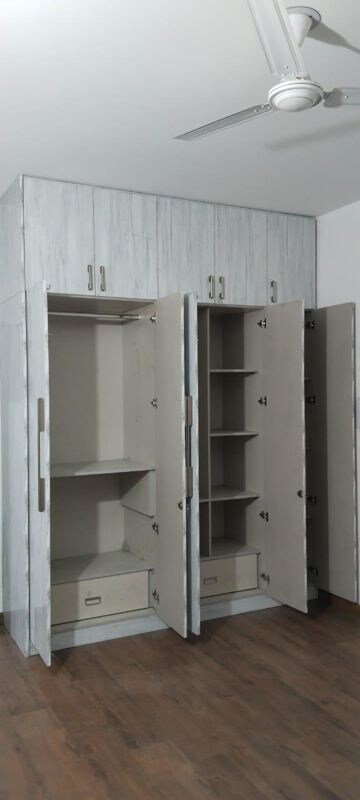 Building Lobby in 3 BHK Builder Floor at DLF Gardencity Enclave, Sector 93 – for Rent