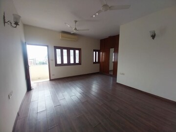 Room in 3 BHK Builder Floor at New Friends Colony – for Rent