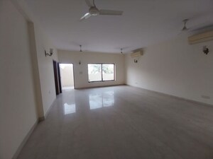Room in 3 BHK Builder Floor at New Friends Colony – for Rent