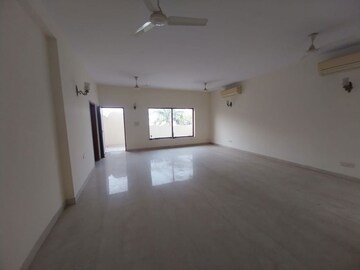Room in 3 BHK Builder Floor at New Friends Colony – for Rent