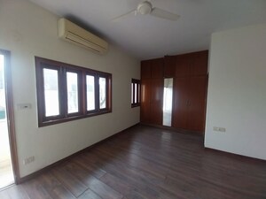 Room in 3 BHK Builder Floor at New Friends Colony – for Rent