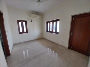 Room in 3 BHK Builder Floor at New Friends Colony – for Rent