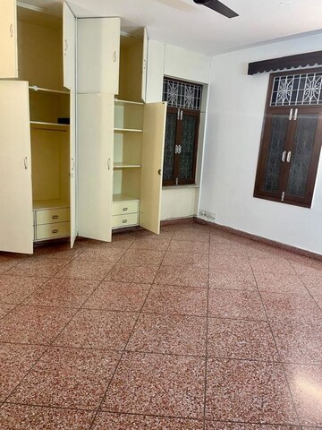 Room in 2 BHK Builder Floor at New Friends Colony – for Rent