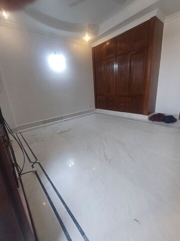 Room in 3 BHK Builder Floor at Chittaranjan Park – for Rent