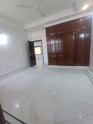Room in 3 BHK Builder Floor at Chittaranjan Park – for Rent
