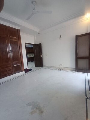 Room in 3 BHK Builder Floor at Chittaranjan Park – for Rent