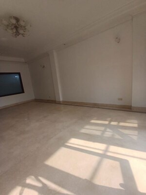 Room in 3 BHK Builder Floor at Chittaranjan Park – for Rent