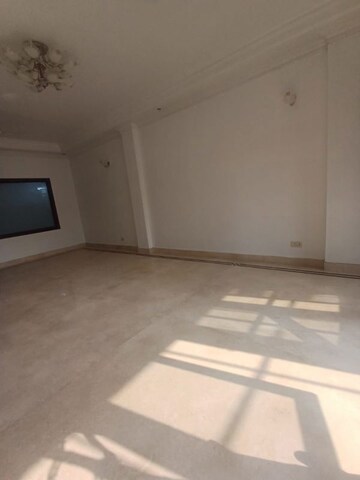 Room in 3 BHK Builder Floor at Chittaranjan Park – for Rent