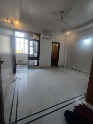 Room in 3 BHK Builder Floor at Chittaranjan Park – for Rent