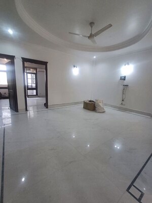 Room in 3 BHK Builder Floor at Chittaranjan Park – for Rent