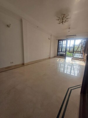 Room in 3 BHK Builder Floor at Chittaranjan Park – for Rent