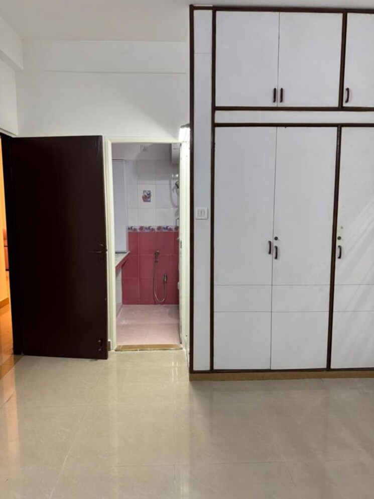 Room, lalazar-apartment 3 Bedroom 1800 Sq.Ft. Apartment In Palace Road Bangalore 9609632