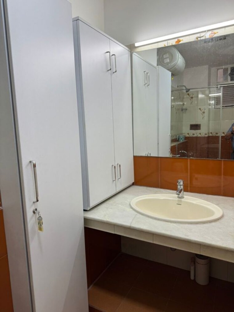 Bathroom, lalazar-apartment 3 Bedroom 1800 Sq.Ft. Apartment In Palace Road Bangalore 9609632