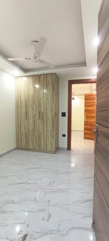 Room in 3 BHK Builder Floor at Panchsheel Vihar – for Rent