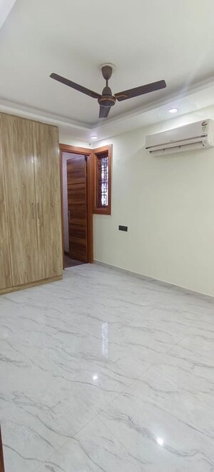 Room in 3 BHK Builder Floor at Panchsheel Vihar – for Rent