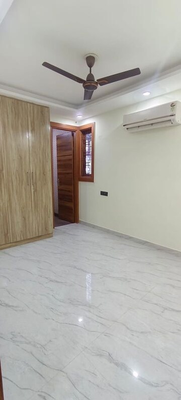 Room in 3 BHK Builder Floor at Panchsheel Vihar – for Rent